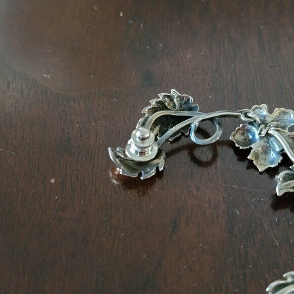 Vintage Artisan Sterling and 10kt Gold Articulated Repousse Climbing Flower Vine - Picture 7 of 7